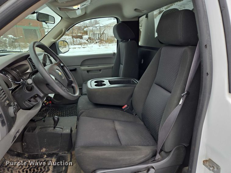 image for item ES2584 2012 Chevrolet Silverado 2500HD pickup truck