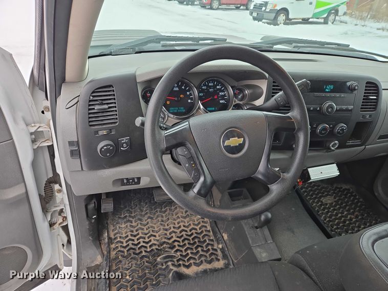image for item ES2584 2012 Chevrolet Silverado 2500HD pickup truck
