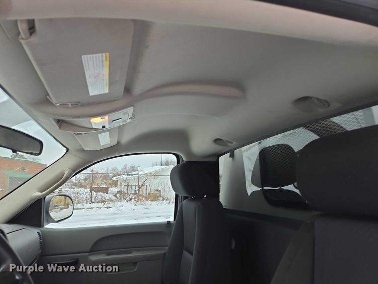 image for item ES2584 2012 Chevrolet Silverado 2500HD pickup truck