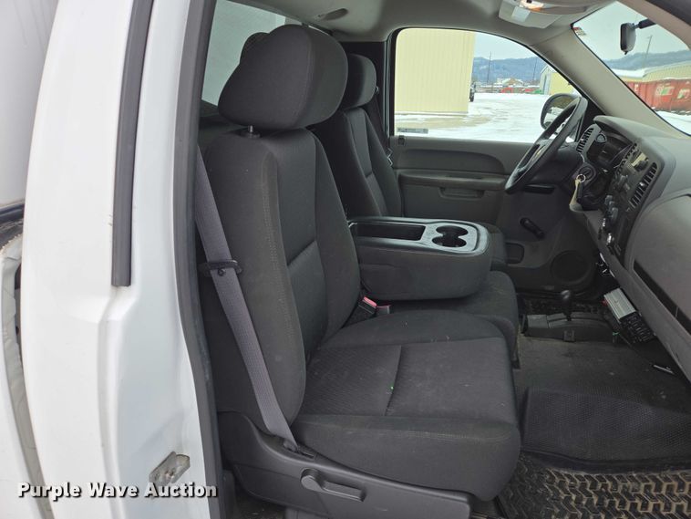 image for item ES2584 2012 Chevrolet Silverado 2500HD pickup truck