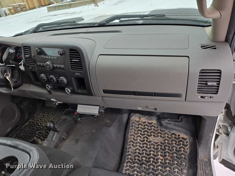 image for item ES2584 2012 Chevrolet Silverado 2500HD pickup truck