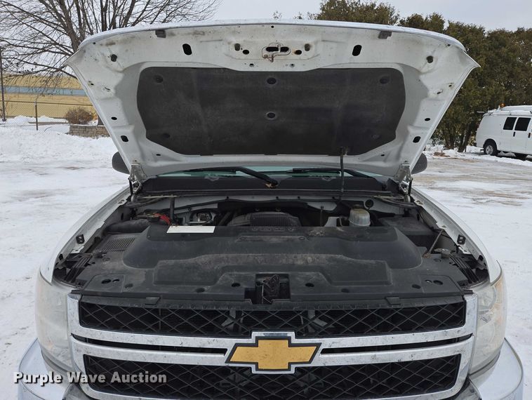 image for item ES2584 2012 Chevrolet Silverado 2500HD pickup truck