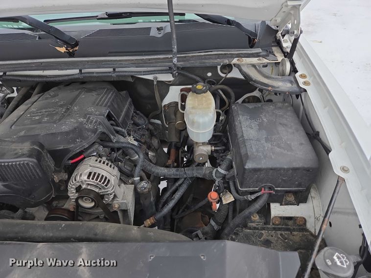 image for item ES2584 2012 Chevrolet Silverado 2500HD pickup truck