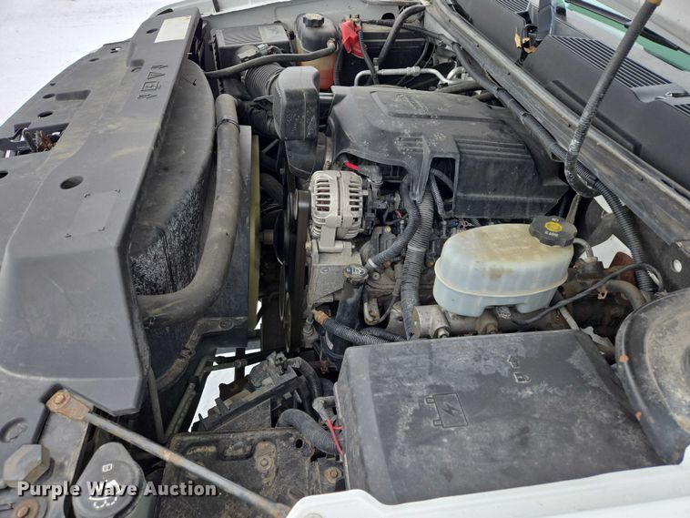 image for item ES2584 2012 Chevrolet Silverado 2500HD pickup truck