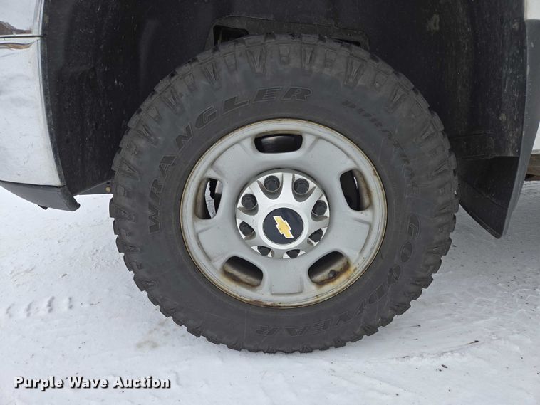 image for item ES2584 2012 Chevrolet Silverado 2500HD pickup truck