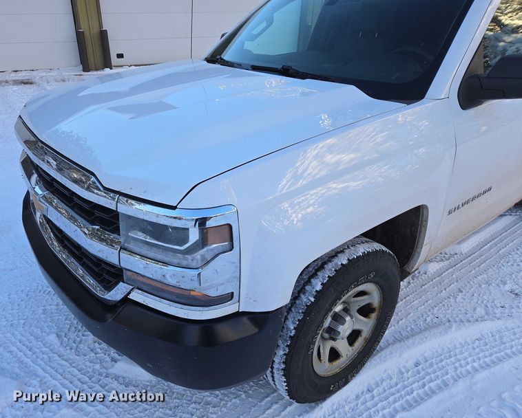 image for item ES2590 2016 Chevrolet Silverado 1500 pickup truck