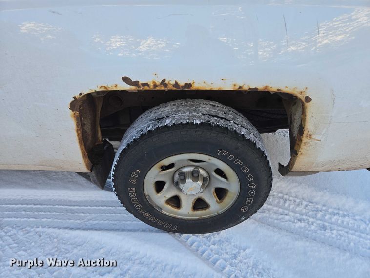 image for item ES2590 2016 Chevrolet Silverado 1500 pickup truck