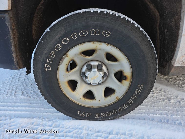 image for item ES2590 2016 Chevrolet Silverado 1500 pickup truck