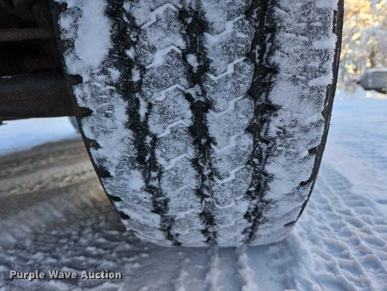 image for item ES2590 2016 Chevrolet Silverado 1500 pickup truck