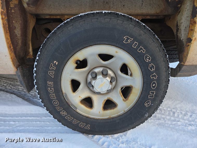 image for item ES2590 2016 Chevrolet Silverado 1500 pickup truck