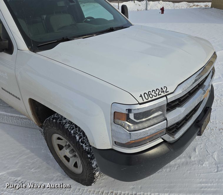 image for item ES2591 2016 Chevrolet Silverado 1500 pickup truck