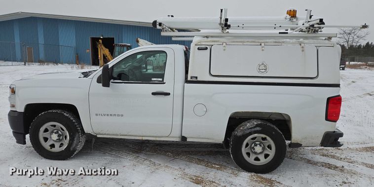 image for item ES2594 2017 Chevrolet Silverado 1500 pickup truck