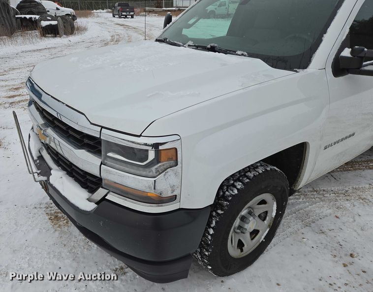 image for item ES2594 2017 Chevrolet Silverado 1500 pickup truck