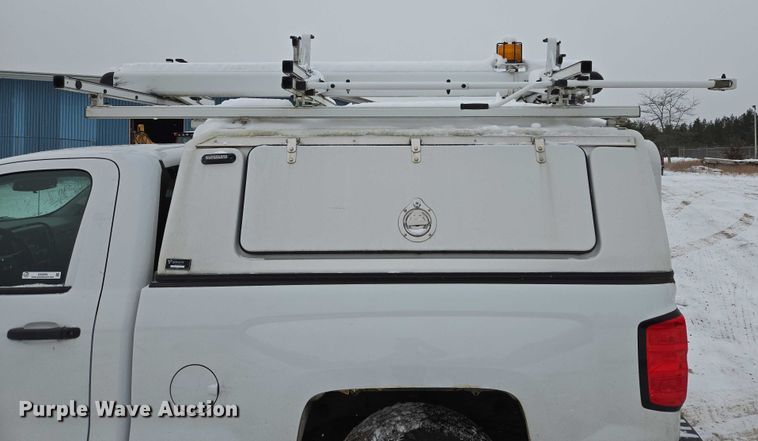 image for item ES2594 2017 Chevrolet Silverado 1500 pickup truck