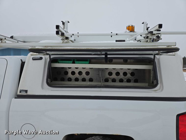 image for item ES2594 2017 Chevrolet Silverado 1500 pickup truck