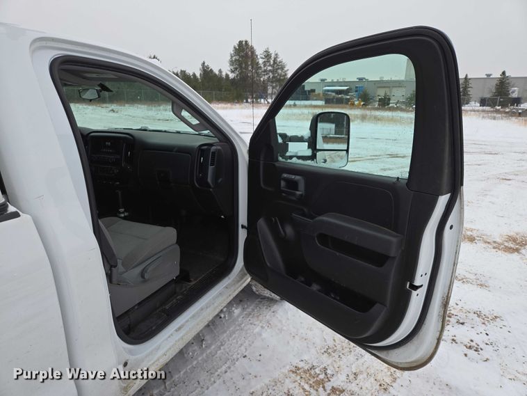 image for item ES2594 2017 Chevrolet Silverado 1500 pickup truck