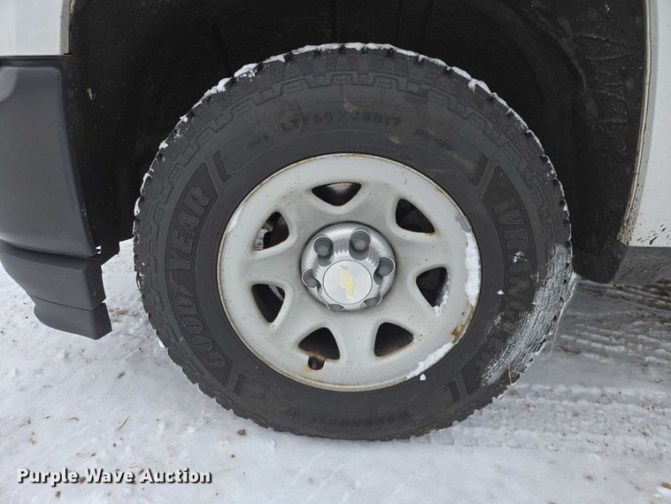 image for item ES2594 2017 Chevrolet Silverado 1500 pickup truck