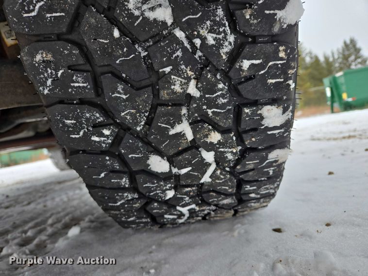 image for item ES2594 2017 Chevrolet Silverado 1500 pickup truck