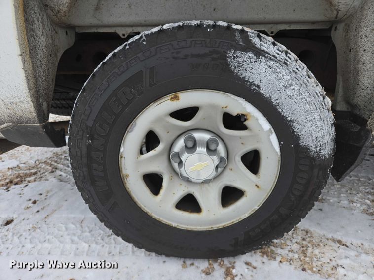 image for item ES2594 2017 Chevrolet Silverado 1500 pickup truck