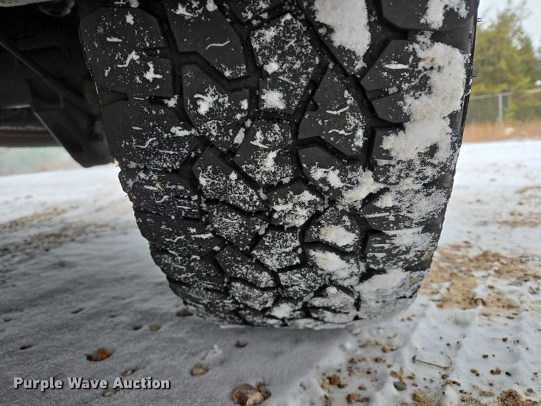 image for item ES2594 2017 Chevrolet Silverado 1500 pickup truck