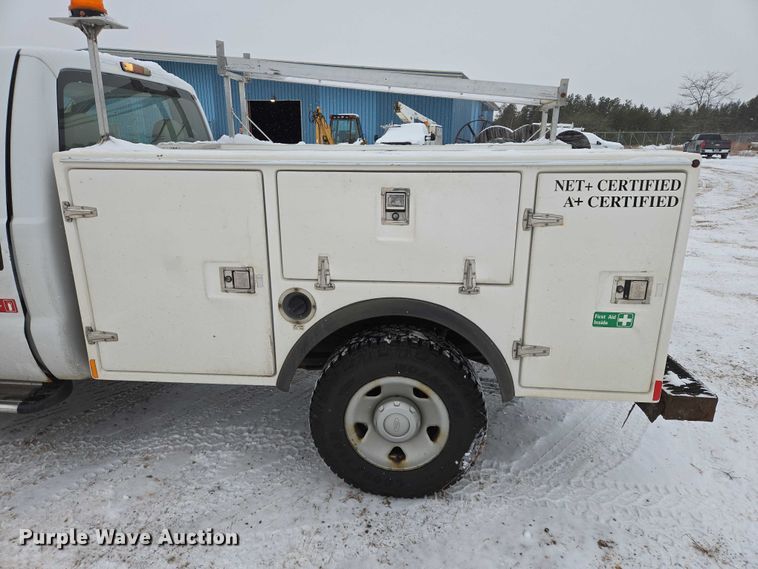 image for item ES2595 2008 Ford F250 Super Duty utility bed pickup truck