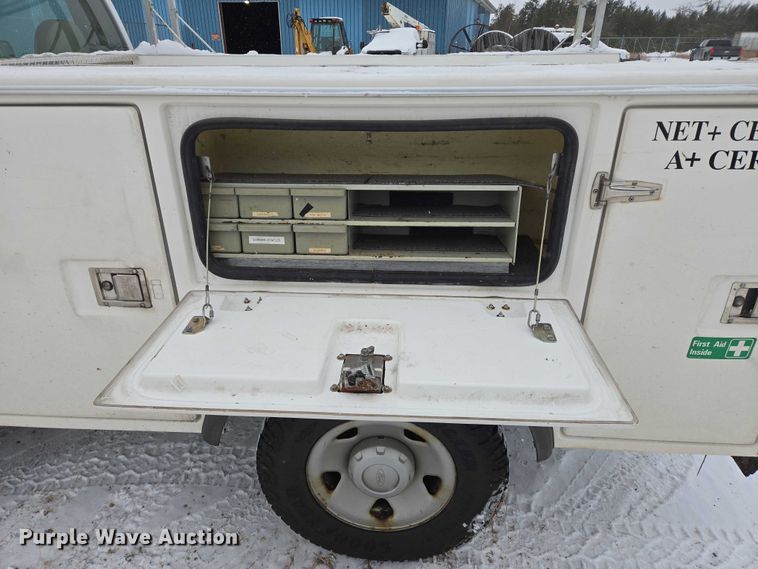 image for item ES2595 2008 Ford F250 Super Duty utility bed pickup truck