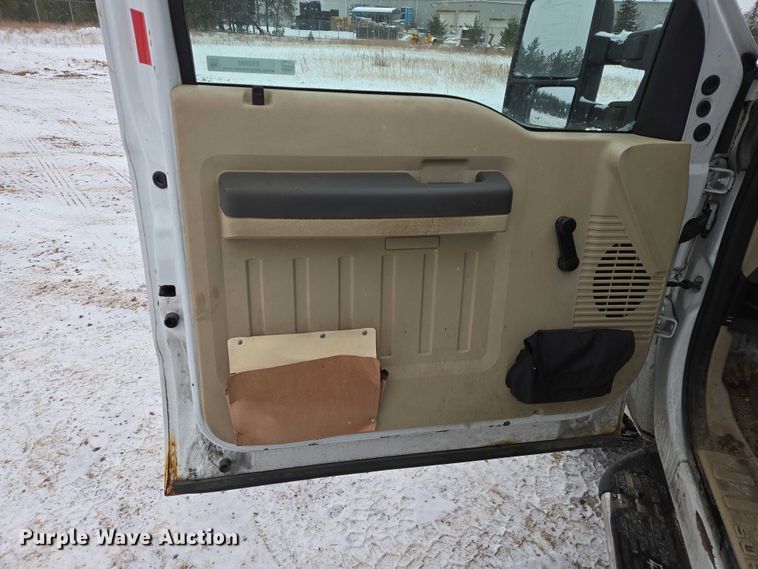 image for item ES2595 2008 Ford F250 Super Duty utility bed pickup truck