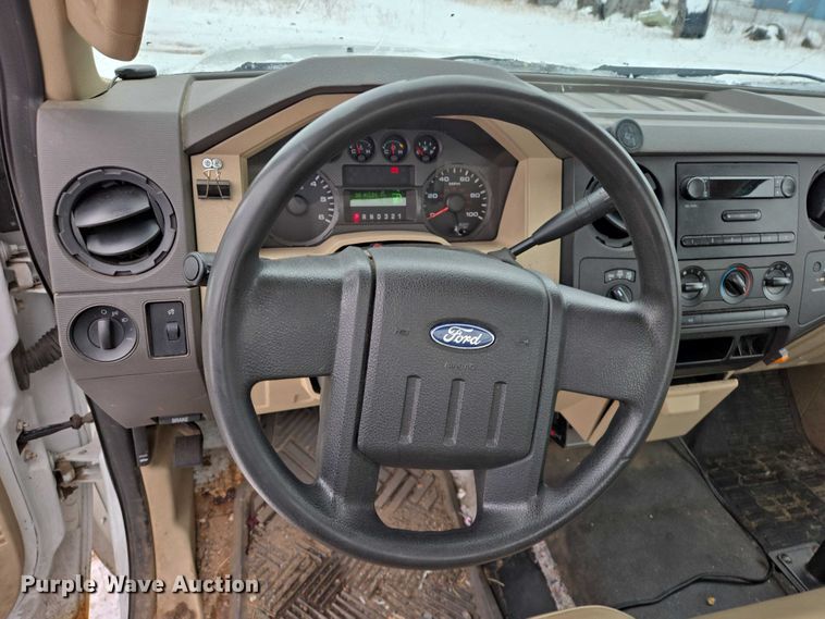 image for item ES2595 2008 Ford F250 Super Duty utility bed pickup truck