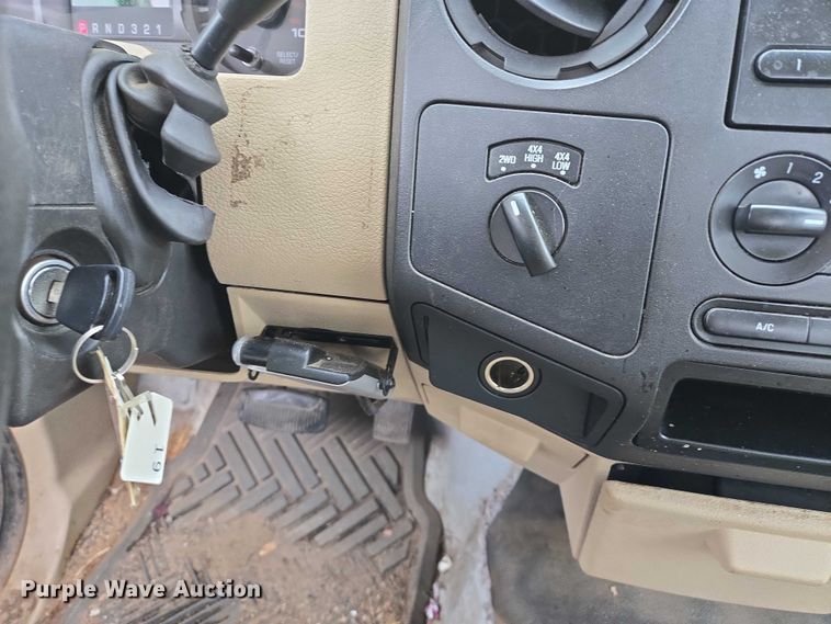 image for item ES2595 2008 Ford F250 Super Duty utility bed pickup truck