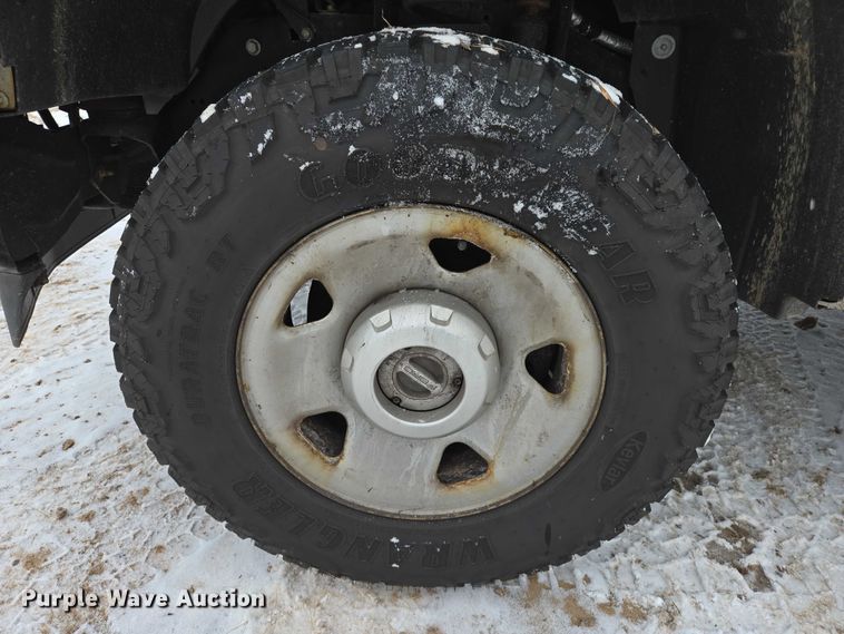 image for item ES2595 2008 Ford F250 Super Duty utility bed pickup truck