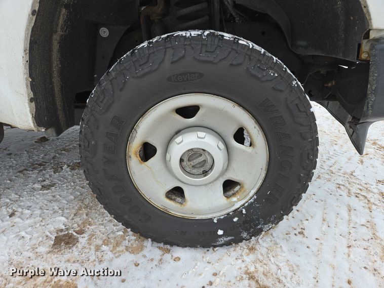 image for item ES2595 2008 Ford F250 Super Duty utility bed pickup truck