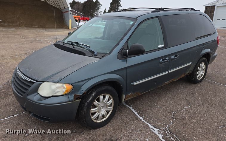image for item ES2629 2005 Chrysler Town And Country 