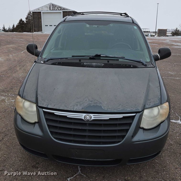 image for item ES2629 2005 Chrysler Town And Country 