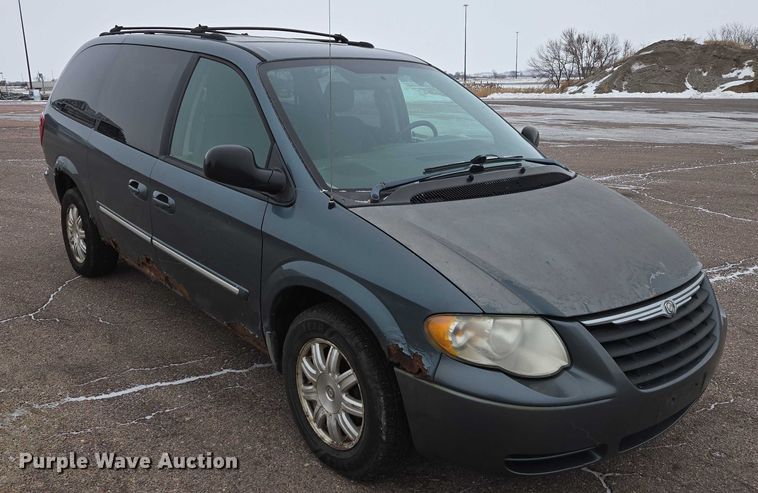 image for item ES2629 2005 Chrysler Town And Country 