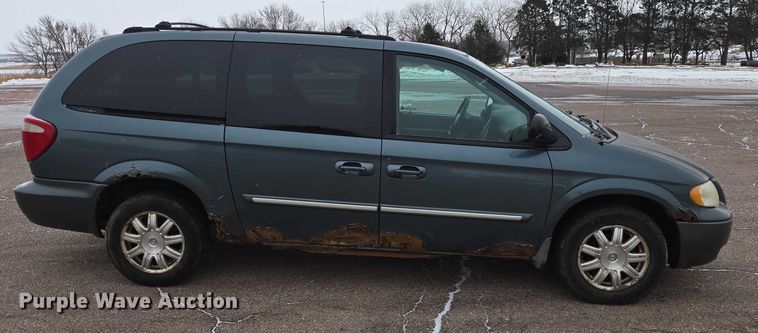 image for item ES2629 2005 Chrysler Town And Country 