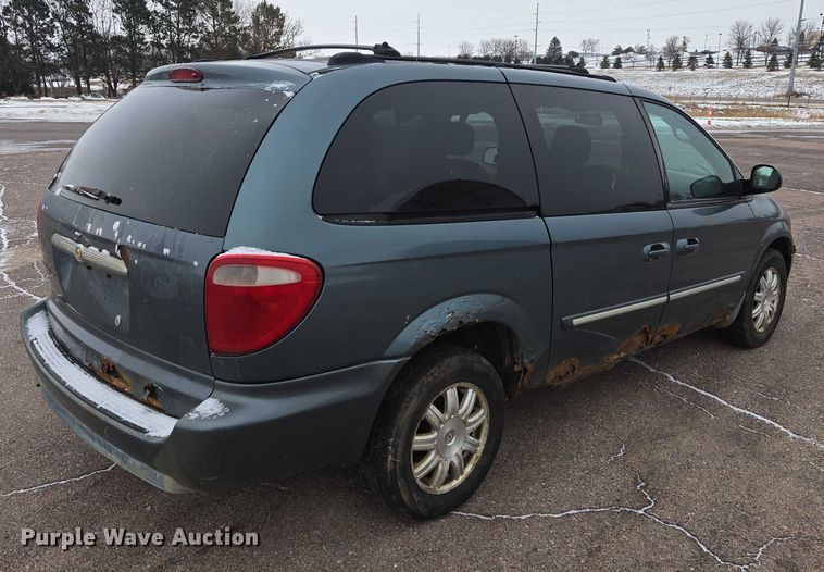 image for item ES2629 2005 Chrysler Town And Country 