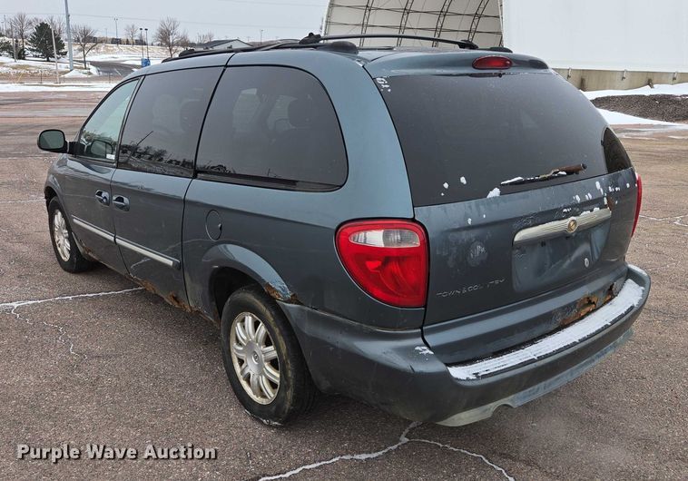 image for item ES2629 2005 Chrysler Town And Country 