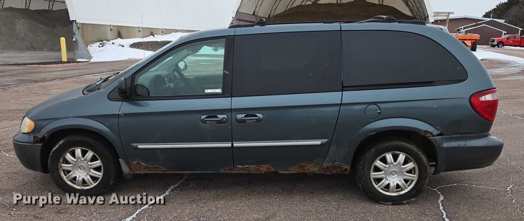 image for item ES2629 2005 Chrysler Town And Country 