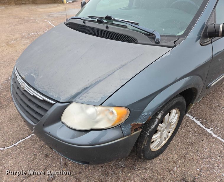 image for item ES2629 2005 Chrysler Town And Country 