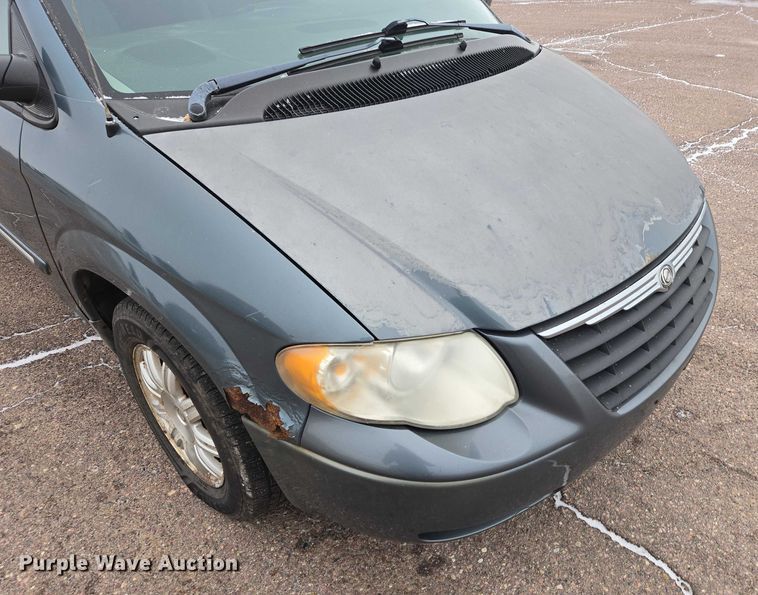 image for item ES2629 2005 Chrysler Town And Country 