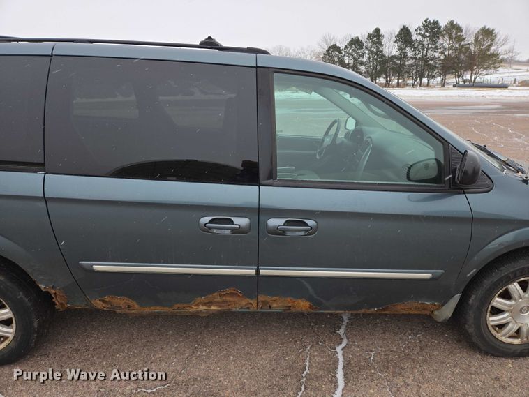 image for item ES2629 2005 Chrysler Town And Country 