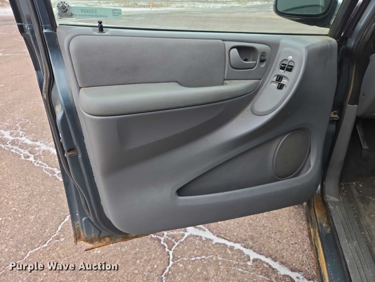 image for item ES2629 2005 Chrysler Town And Country 