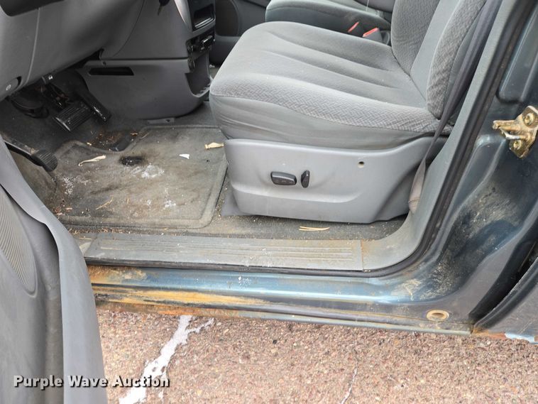 image for item ES2629 2005 Chrysler Town And Country 