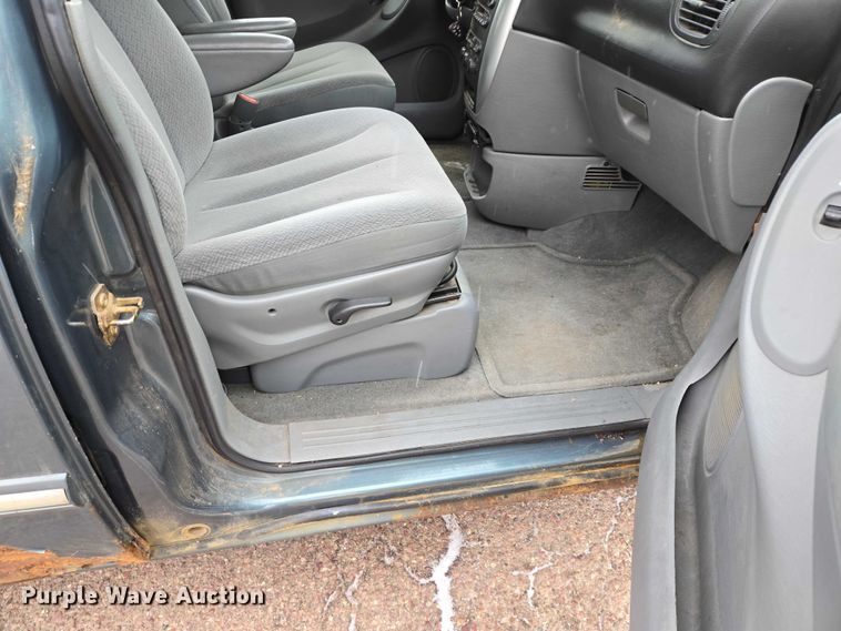 image for item ES2629 2005 Chrysler Town And Country 