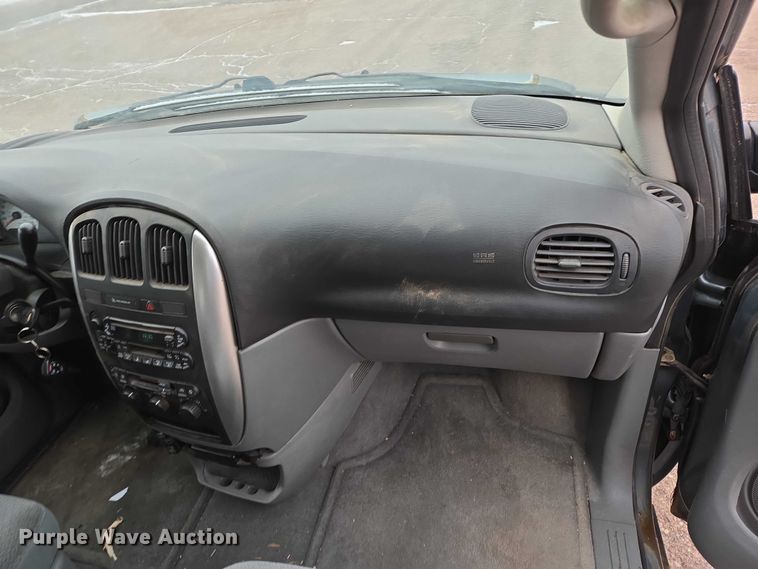 image for item ES2629 2005 Chrysler Town And Country 