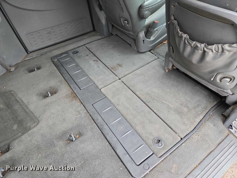 image for item ES2629 2005 Chrysler Town And Country 