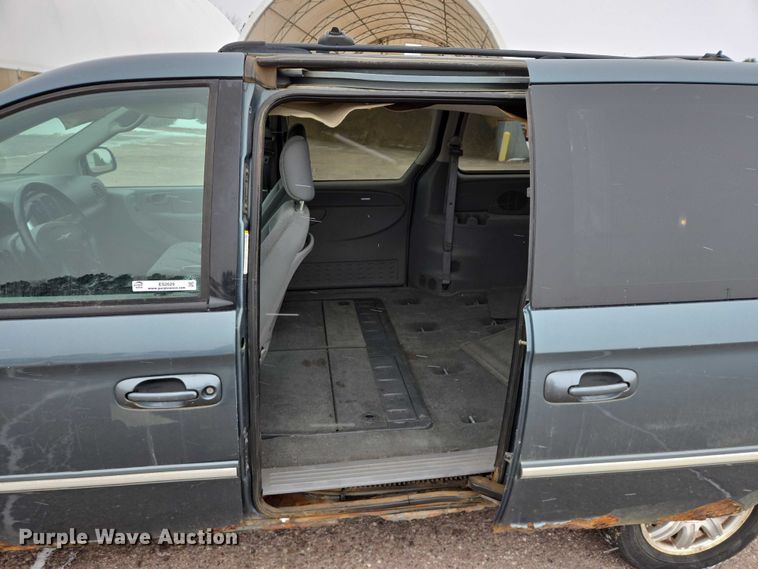 image for item ES2629 2005 Chrysler Town And Country 