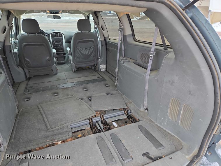 image for item ES2629 2005 Chrysler Town And Country 