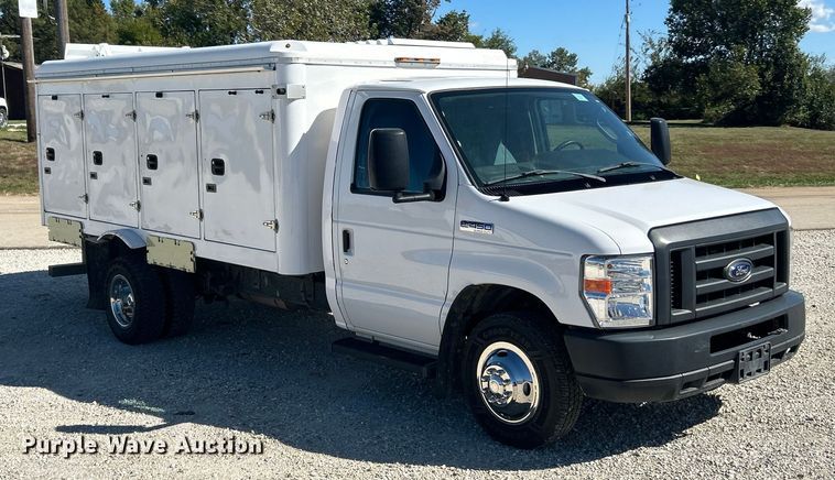 image for item ET3387 2018 Ford E450 Super Duty refrigerated delivery truck