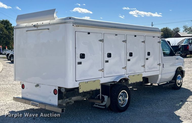 image for item ET3387 2018 Ford E450 Super Duty refrigerated delivery truck